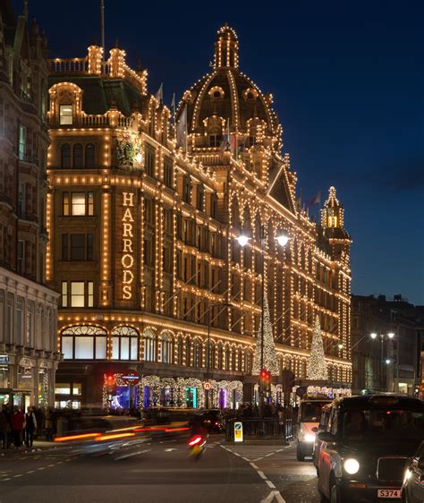 harrods london timings.